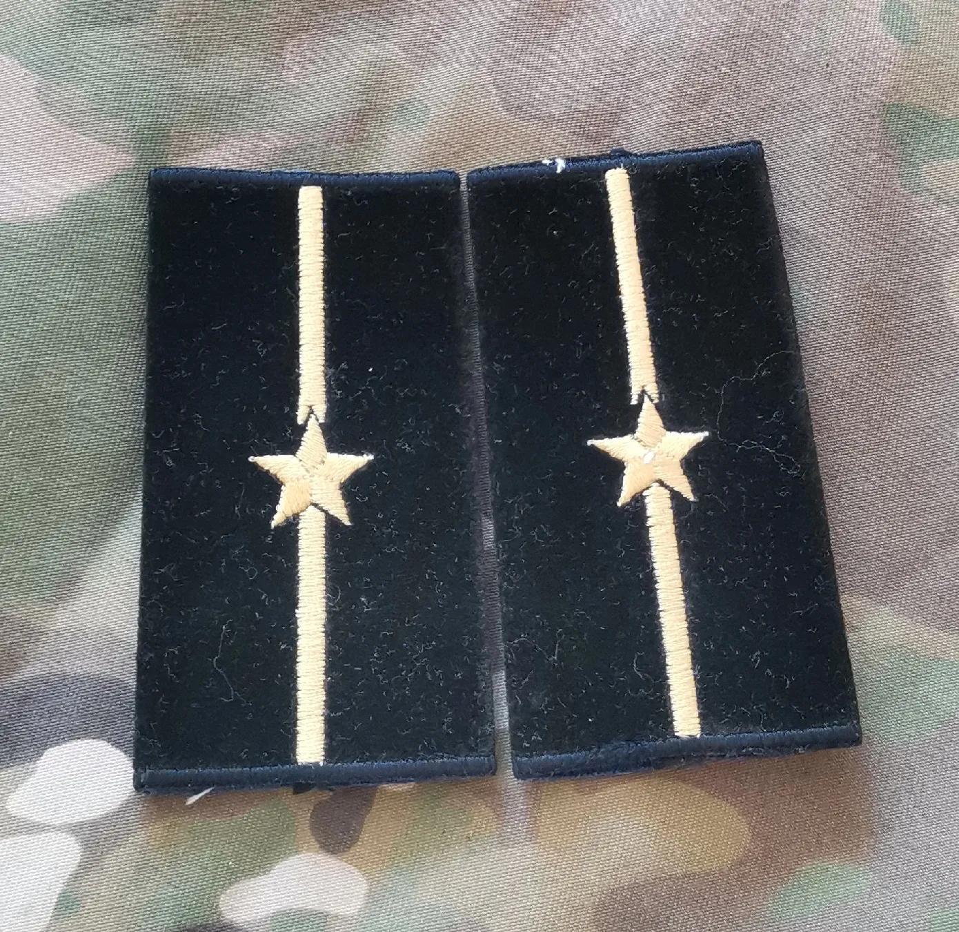 司令官的军衔徽章（中央对退休警察警衔怎样安排的）