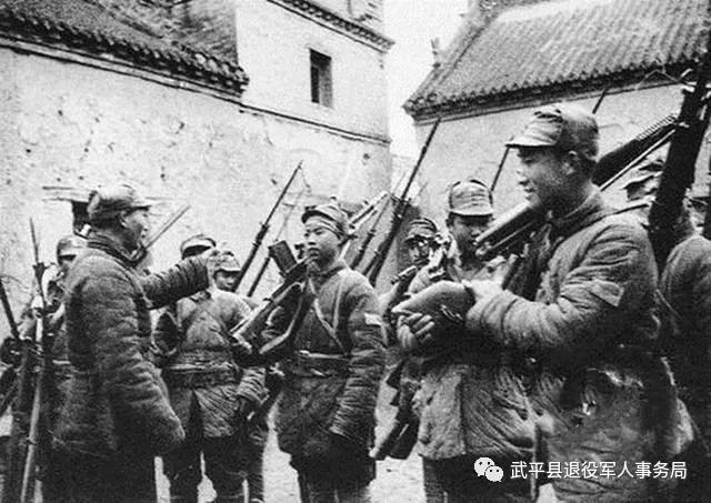 小兵的故事v2.5,小学语文课本红色故事